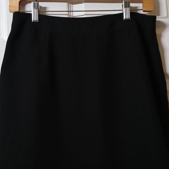 Uniform JohnPaulRichard black business career skirt  Sz 6 NWOT - Picture 3 of 5